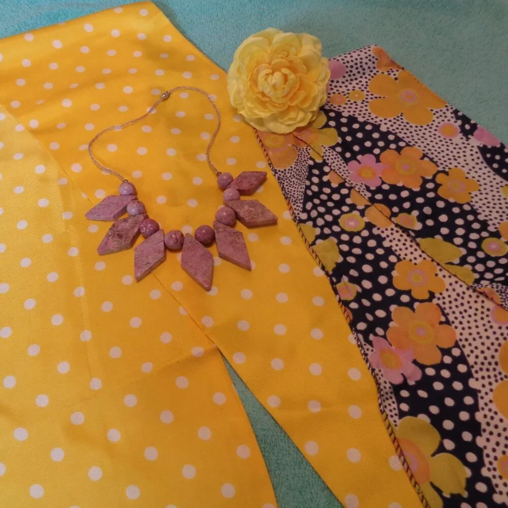 SUNNY GIRL RETRO GIRL YELLOW W DOTS SCARF HIPPIE COLORS TIE STONES NECKL…